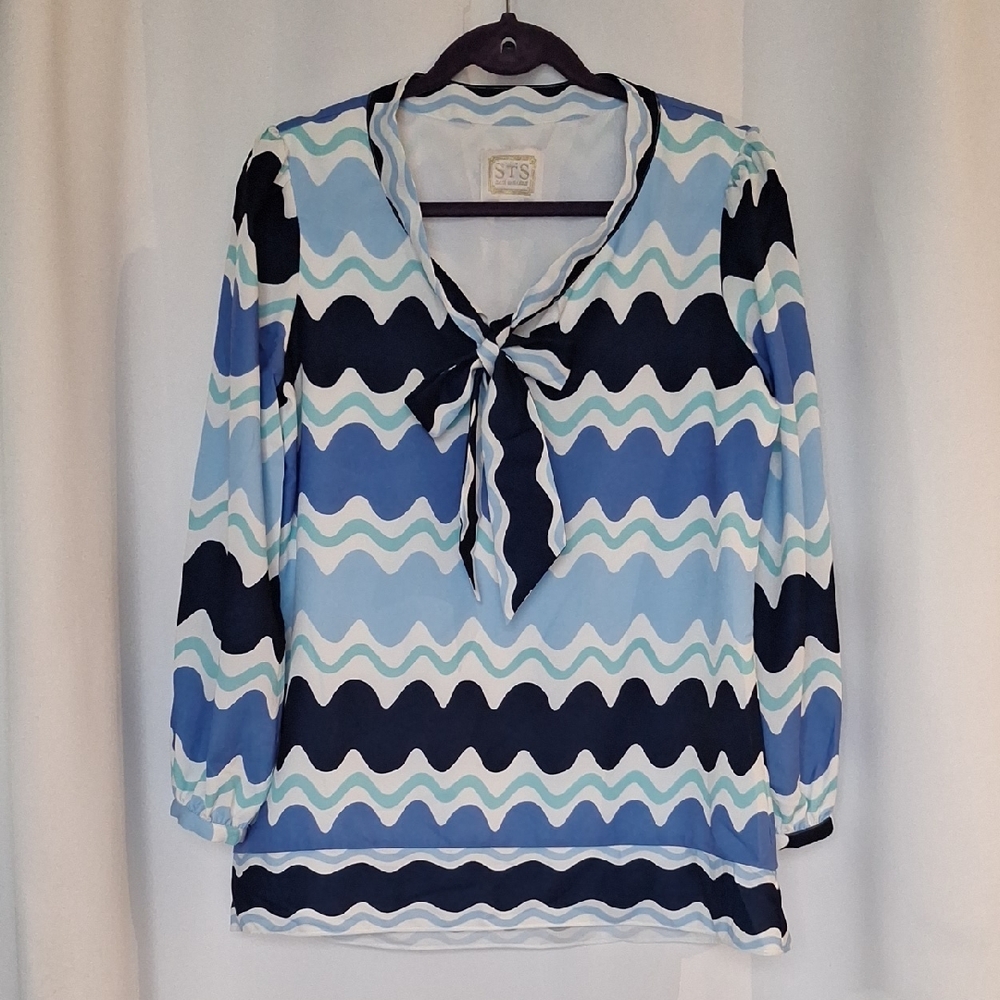 Sail To Sable Blue Wave Pattern Top Size M
